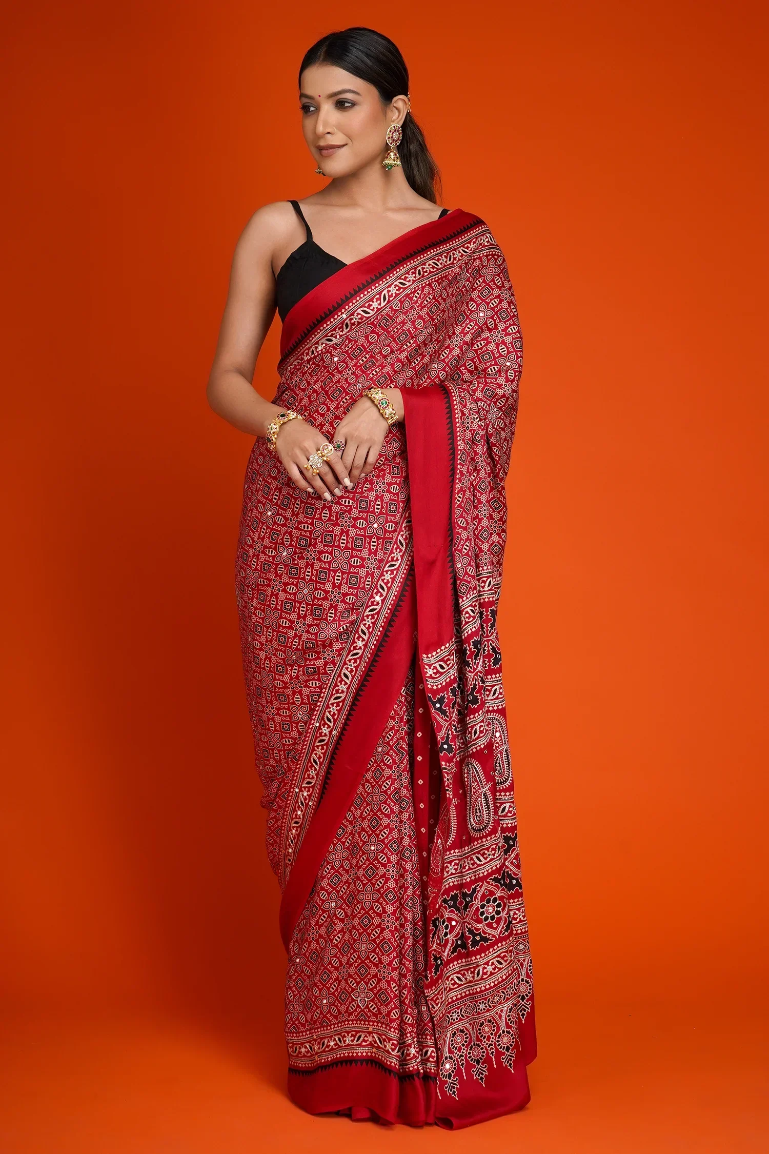 Maroon Art Silk Ajrakh Printed Saree with Paisley Motifs - Image 3