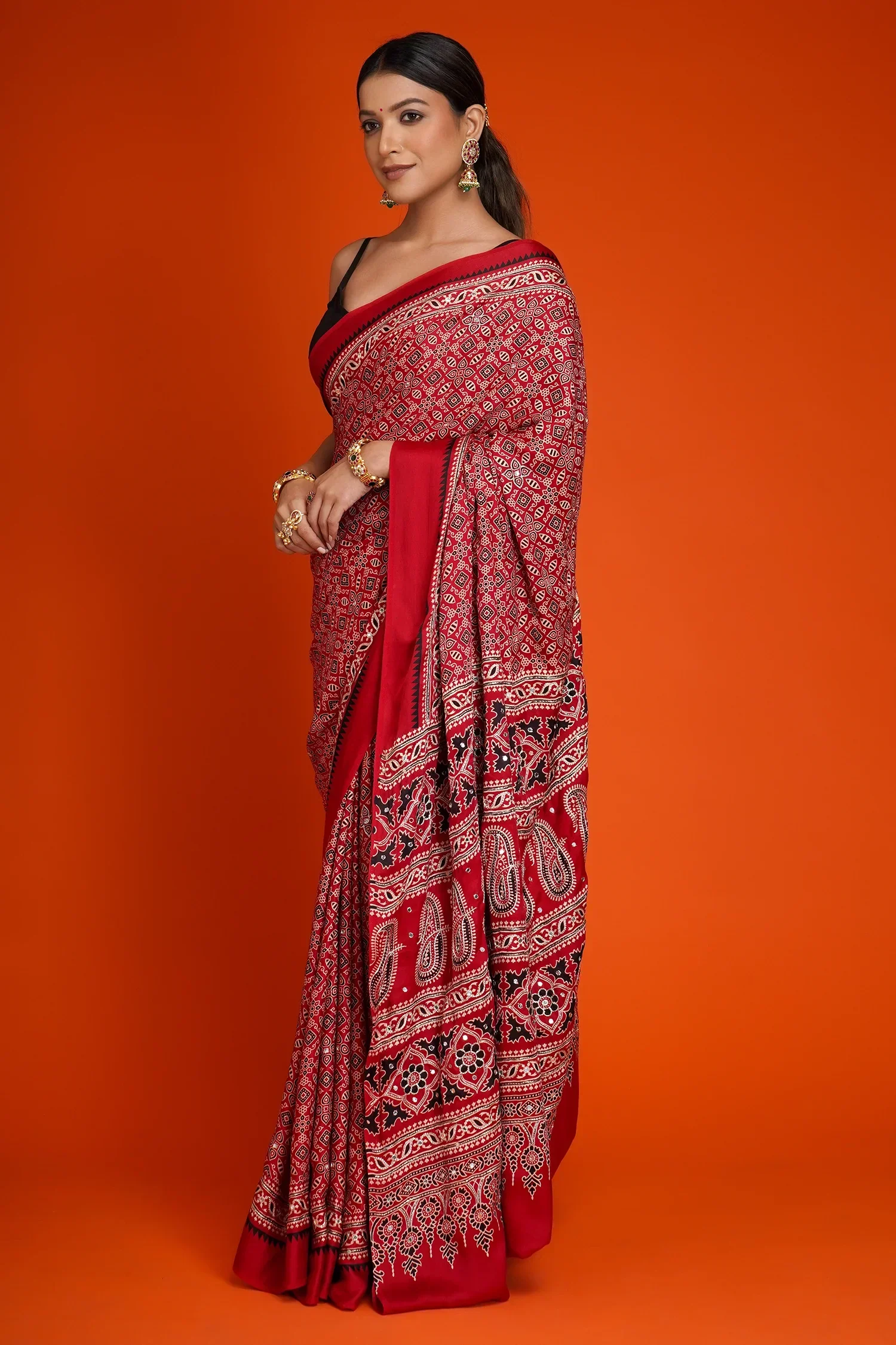 Maroon Art Silk Ajrakh Printed Saree with Paisley Motifs - Image 4